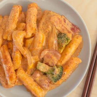 spicy carbonara tteokbokki